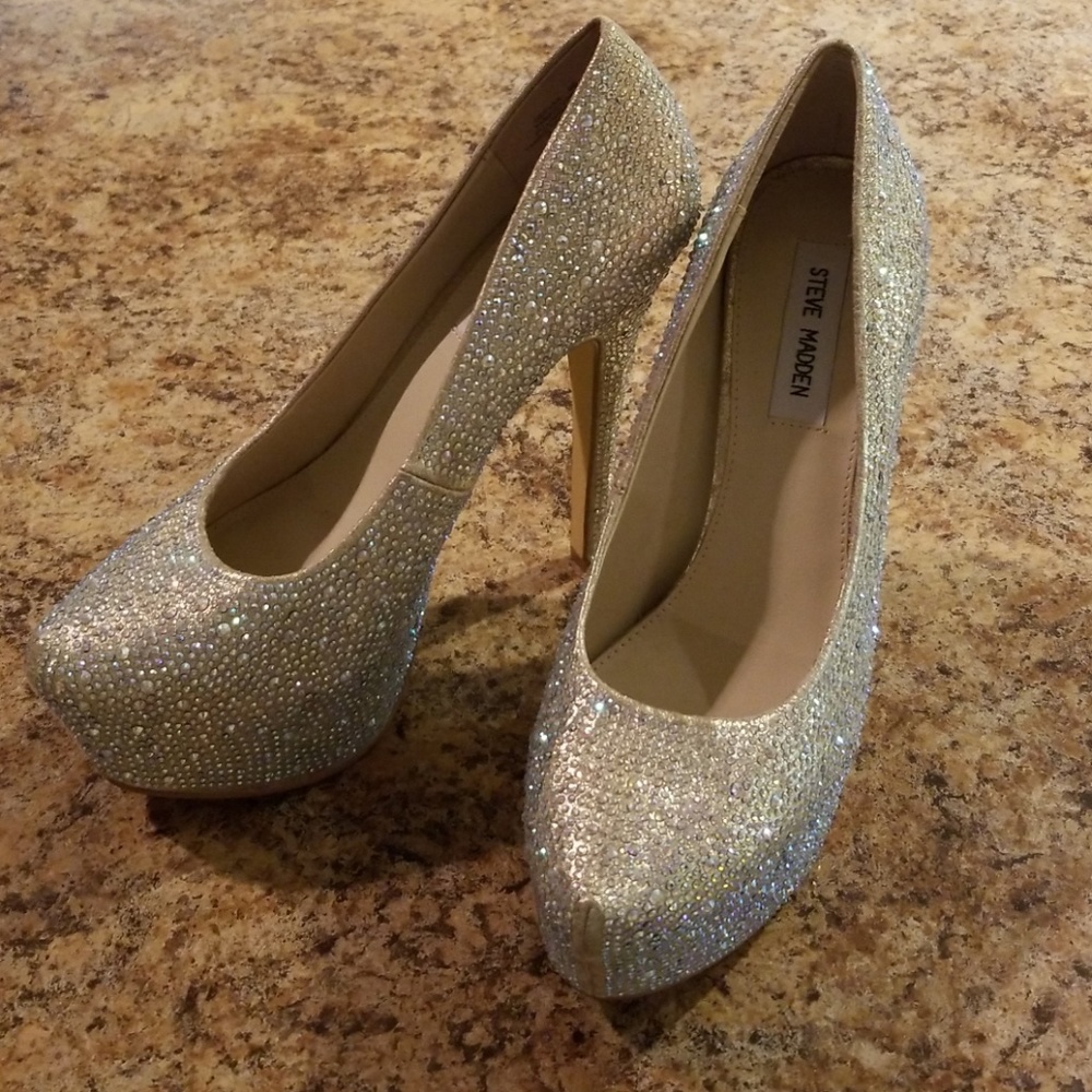 Steve madden rhinestone pumps